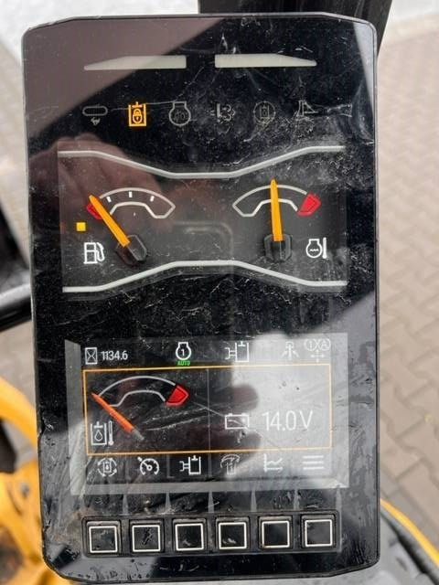 Mini excavator CAT 301.7 CR: picture 10