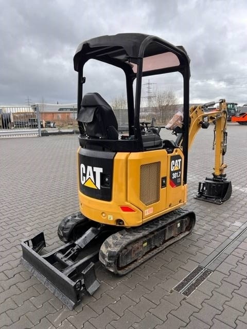 Mini excavator CAT 301.7 CR: picture 8