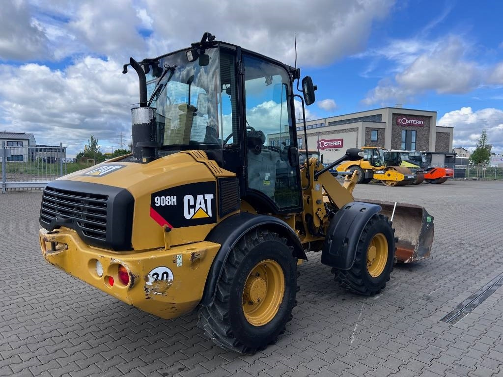 Wheel loader CAT 908 H: picture 6