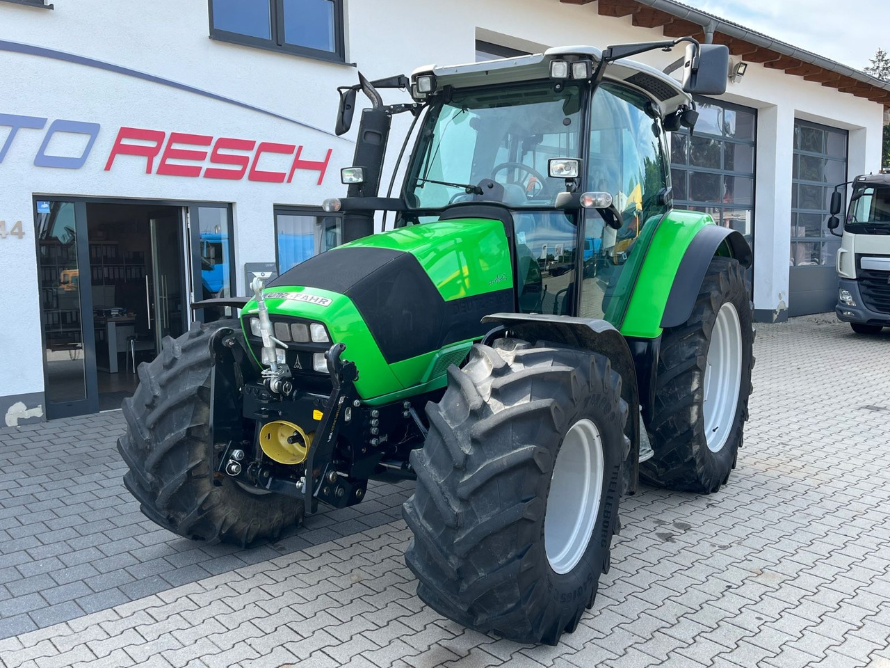 Deutz-Fahr K420 Agrotron 2727 Bstd. Fronthydraulik Zapfwell - Farm tractor: picture 1 Deutz-Fahr K420 Agrotron 2727 Bstd. Fronthydraulik Zapfwell - Farm tractor: picture 1