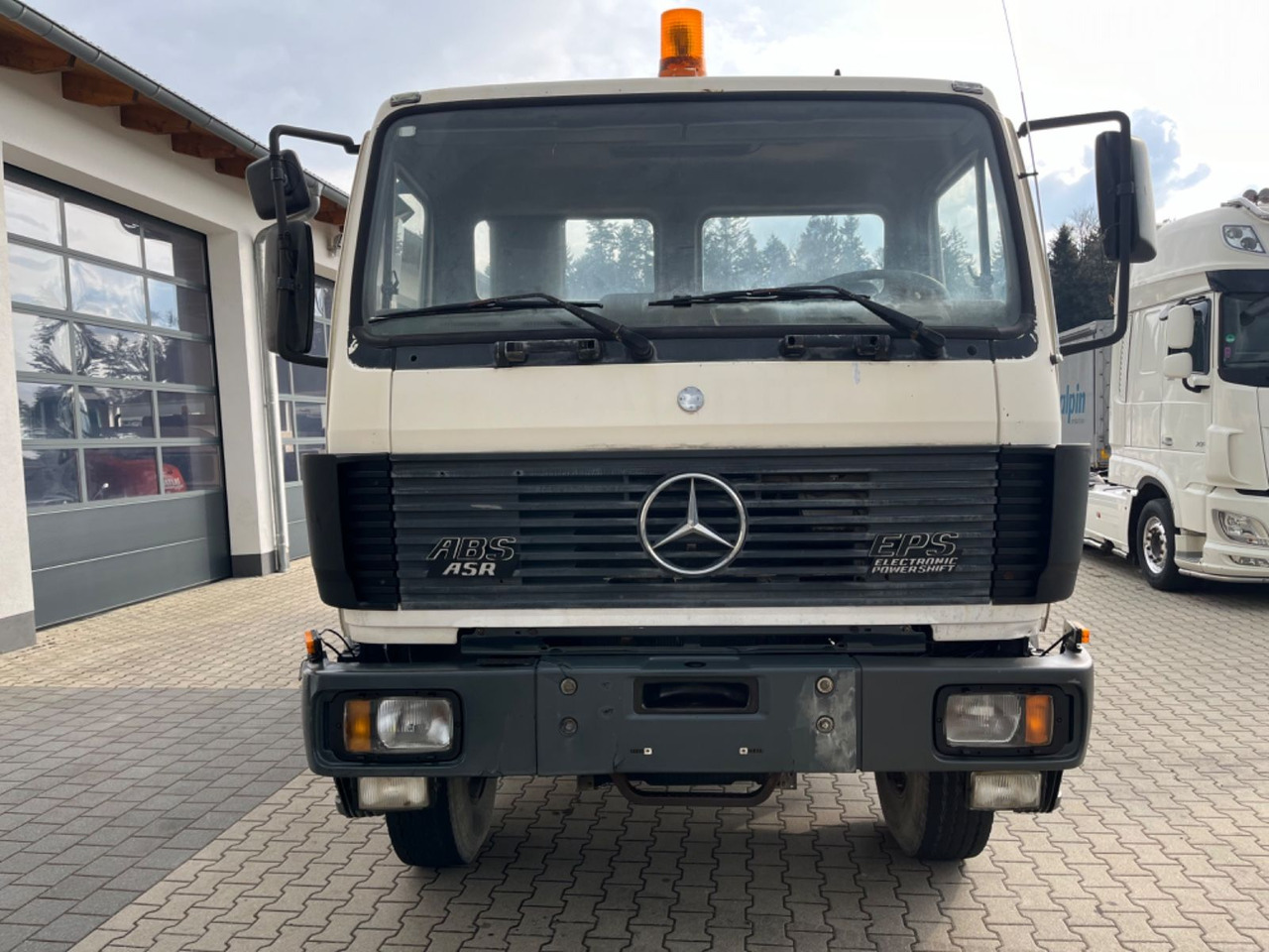 Dropside/ Flatbed truck, Crane truck Mercedes-Benz SK 2635 6x4 V8 Pritsche mit HIAB 300-4: picture 7