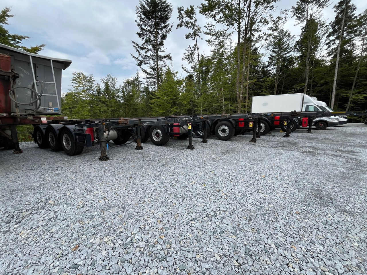 Schwarzmüller S1 R-Serie Tank Chassis ADR SAF Alufelgen - Container transporter/ Swap body semi-trailer: picture 4 Schwarzmüller S1 R-Serie Tank Chassis ADR SAF Alufelgen - Container transporter/ Swap body semi-trailer: picture 4