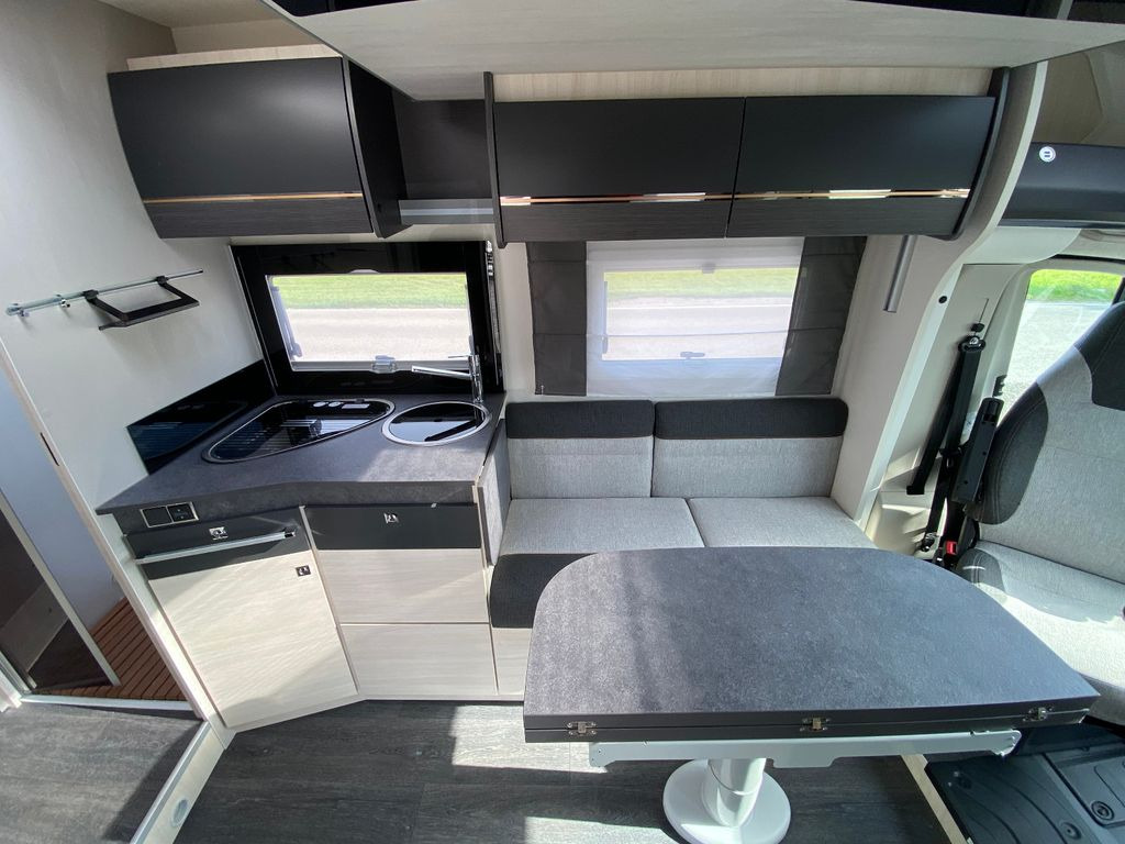 Semi-integrated motorhome Chausson T 747, face to face: picture 15
