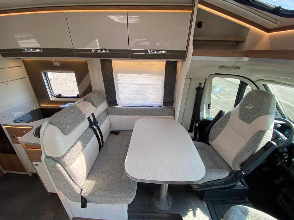 Semi-integrated motorhome Dethleffs Trend T 6717 EB, SAT,RFK, Längsbetten, AHK: picture 16