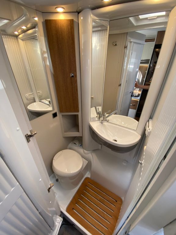 Semi-integrated motorhome Dethleffs Trend T 6717 EB, SAT,RFK, Längsbetten, AHK: picture 10