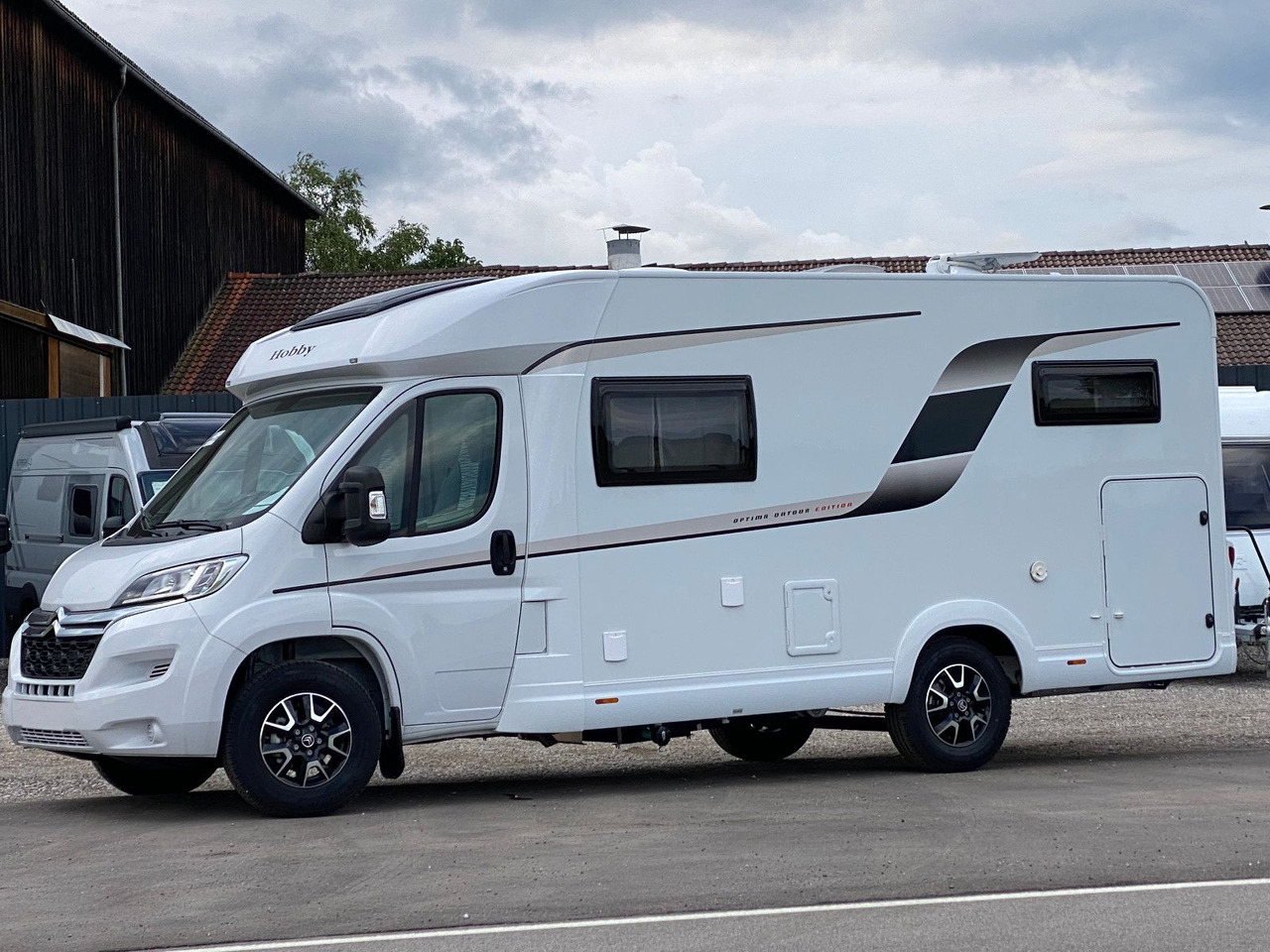 Hobby OPTIMA ONTOUR EDITION V65 GE NAVI MARKISE SAT - Semi-integrated motorhome: picture 4 Hobby OPTIMA ONTOUR EDITION V65 GE NAVI MARKISE SAT - Semi-integrated motorhome: picture 4