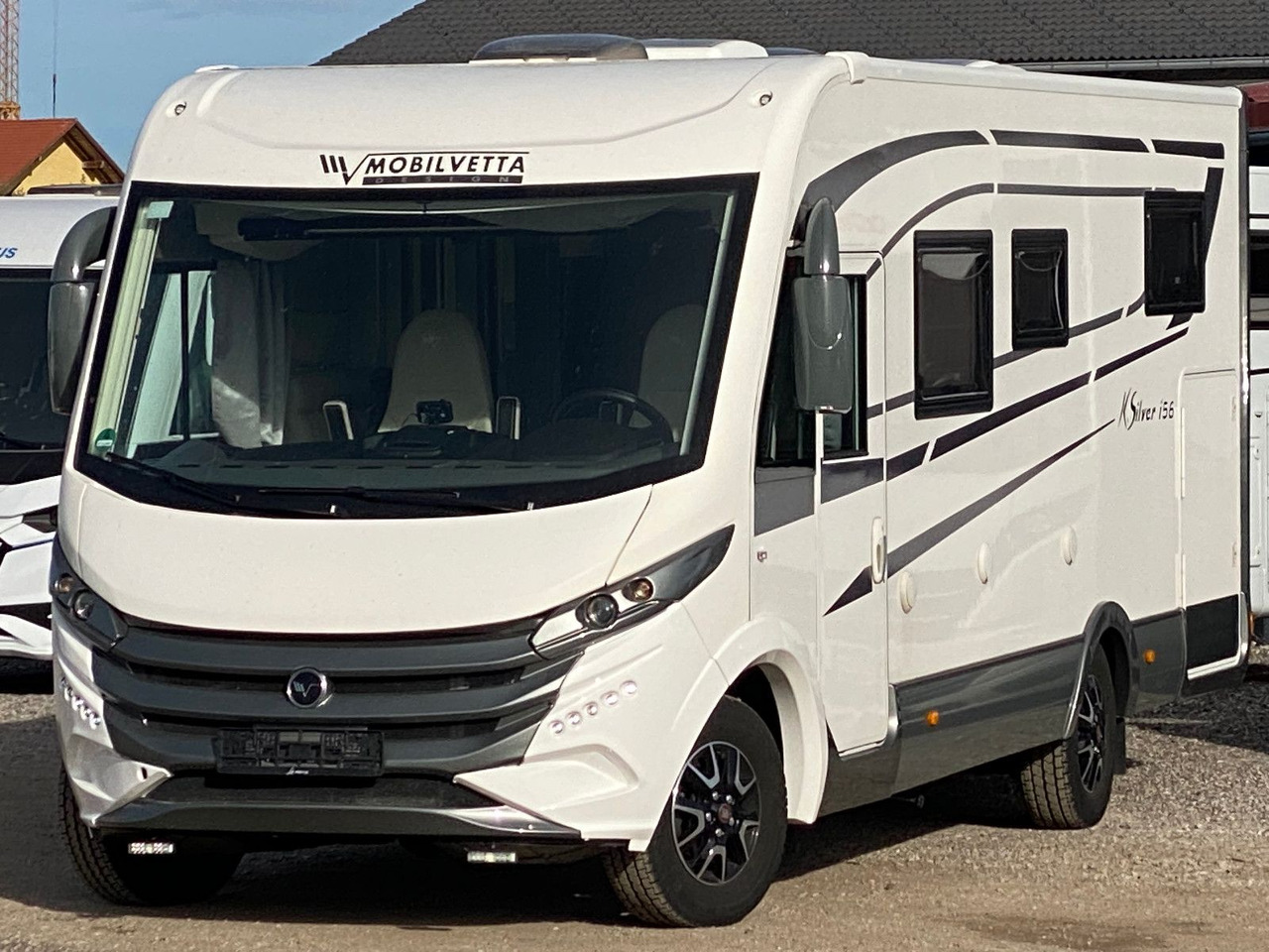 Mobilvetta K-Solver I 56, Automatik, SAT, Hubbett - Integrated motorhome: picture 1 Mobilvetta K-Solver I 56, Automatik, SAT, Hubbett - Integrated motorhome: picture 1