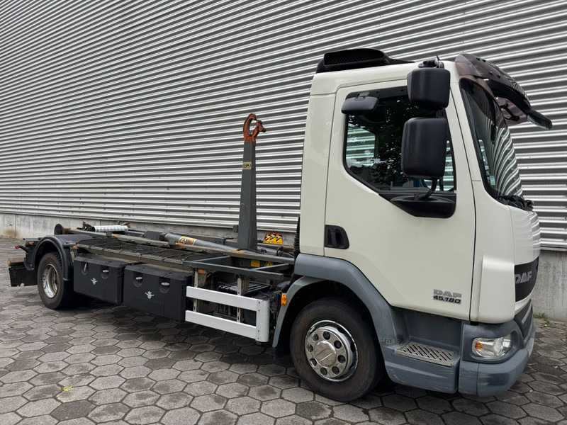 DAF LF 45.180 / Hook System / Manual / TUV: 11-2025 / Belgium Truck - Hook lift truck: picture 2 DAF LF 45.180 / Hook System / Manual / TUV: 11-2025 / Belgium Truck - Hook lift truck: picture 2