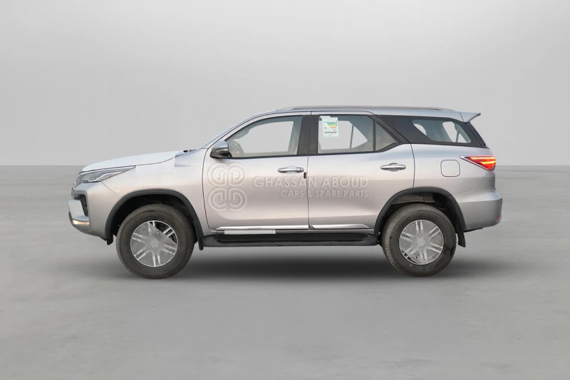 Toyota Fortuner  4x4 - SUV: picture 3 Toyota Fortuner  4x4 - SUV: picture 3