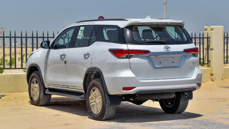 Toyota Fortuner  4x4 - SUV: picture 4 Toyota Fortuner  4x4 - SUV: picture 4
