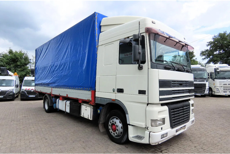DAF XF 95.430 Manual diesel injection! Manual gearbox! - Curtainsider truck: picture 2 DAF XF 95.430 Manual diesel injection! Manual gearbox! - Curtainsider truck: picture 2