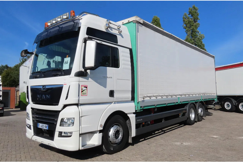 MAN TGX 26.470 ' AS NEW' condition, lift axel, moving axel, edscha, video back, etc, etc, etc - Curtainsider truck: picture 3 MAN TGX 26.470 ' AS NEW' condition, lift axel, moving axel, edscha, video back, etc, etc, etc - Curtainsider truck: picture 3