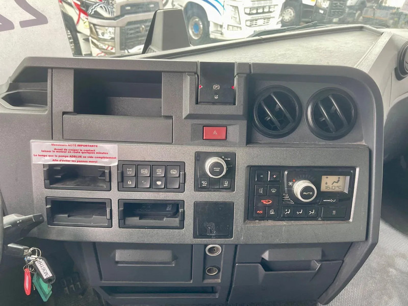 Tractor unit Renault T460 RETARDER, PARKING AIRCO, FRIGO, 2X FUEL TANK: picture 15 Tractor unit Renault T460 RETARDER, PARKING AIRCO, FRIGO, 2X FUEL TANK: picture 15