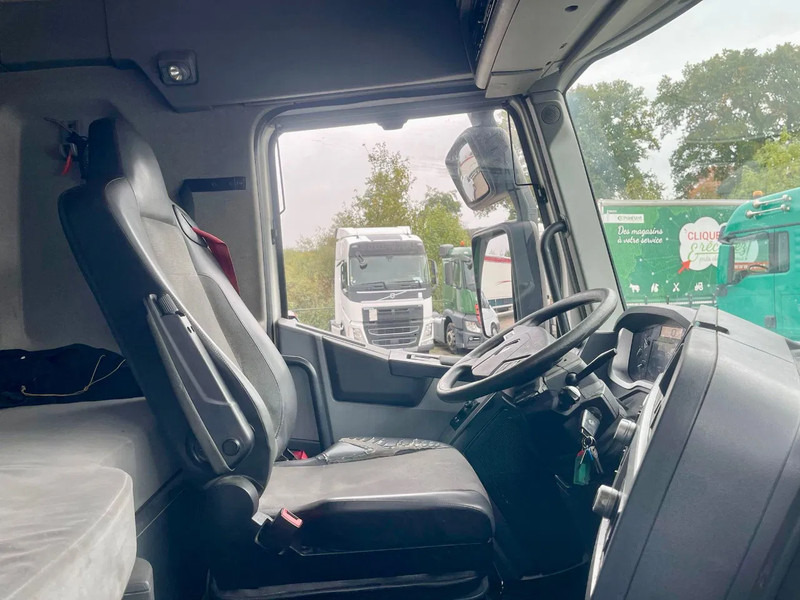 Tractor unit Renault T460 RETARDER, PARKING AIRCO, FRIGO, 2X FUEL TANK: picture 16 Tractor unit Renault T460 RETARDER, PARKING AIRCO, FRIGO, 2X FUEL TANK: picture 16