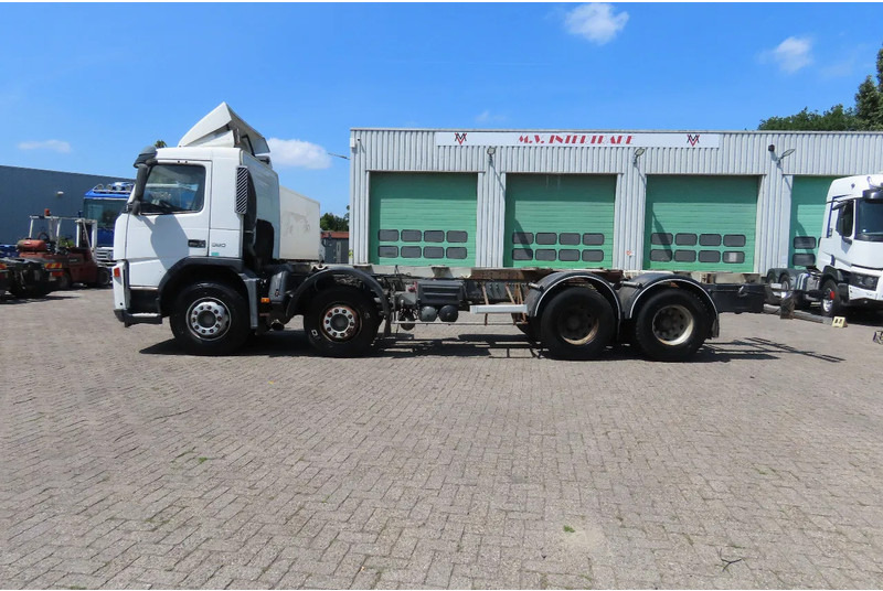 Volvo FM 380 8x4 FULL SPRING. 100% condition! - Cab chassis truck: picture 4 Volvo FM 380 8x4 FULL SPRING. 100% condition! - Cab chassis truck: picture 4