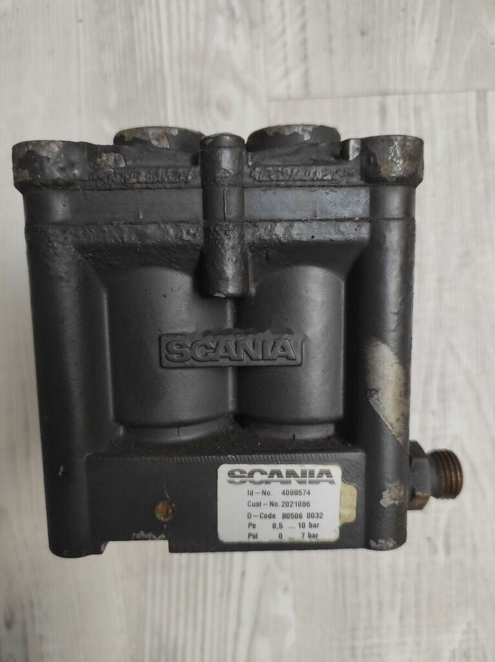 Scania truck - Engine and parts for Truck: picture 1 Scania truck - Engine and parts for Truck: picture 1