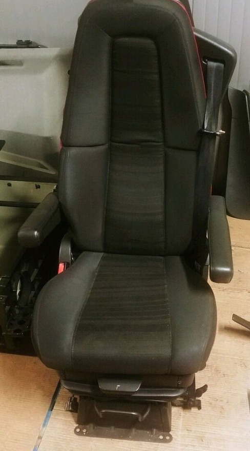 Volvo SET OF 2 PNEUMATIC AIR S, LEFT AND RIGHT, LHD Volvo FH4 - Seat for Truck: picture 2 Volvo SET OF 2 PNEUMATIC AIR S, LEFT AND RIGHT, LHD Volvo FH4 - Seat for Truck: picture 2