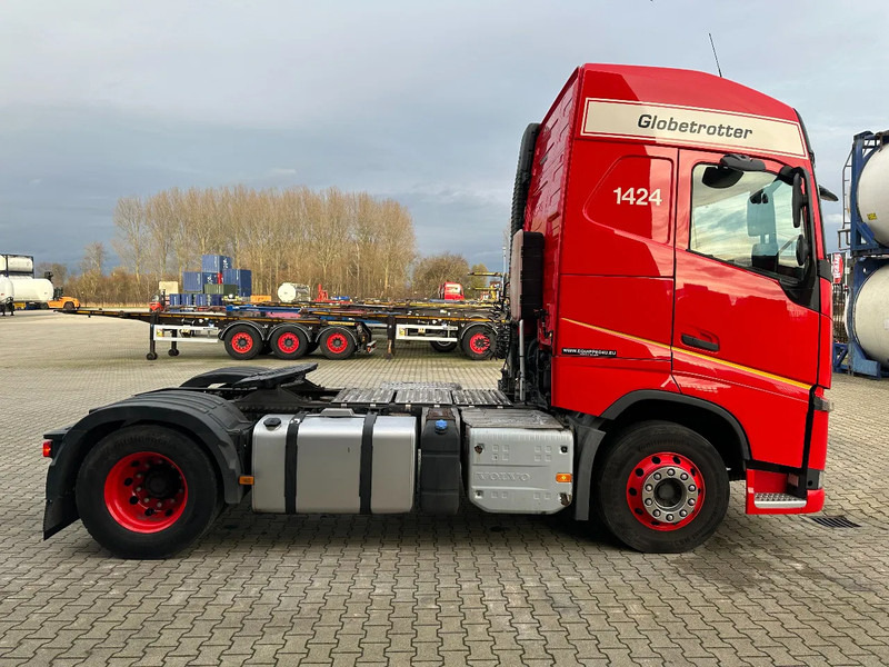 Volvo FH Globetrotter 4x2 ADR (EXII, EXIII, FL, AT) EURO-6 VEB 605.158km NL valid ADR/APK: 4/2026 - Tractor unit: picture 3 Volvo FH Globetrotter 4x2 ADR (EXII, EXIII, FL, AT) EURO-6 VEB 605.158km NL valid ADR/APK: 4/2026 - Tractor unit: picture 3