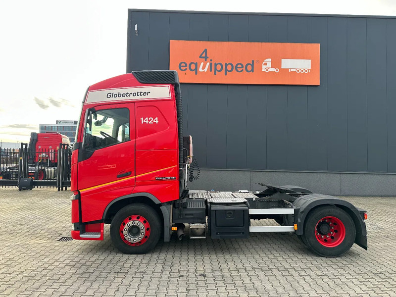 Volvo FH Globetrotter 4x2 ADR (EXII, EXIII, FL, AT) EURO-6 VEB 605.158km NL valid ADR/APK: 4/2026 - Tractor unit: picture 2 Volvo FH Globetrotter 4x2 ADR (EXII, EXIII, FL, AT) EURO-6 VEB 605.158km NL valid ADR/APK: 4/2026 - Tractor unit: picture 2