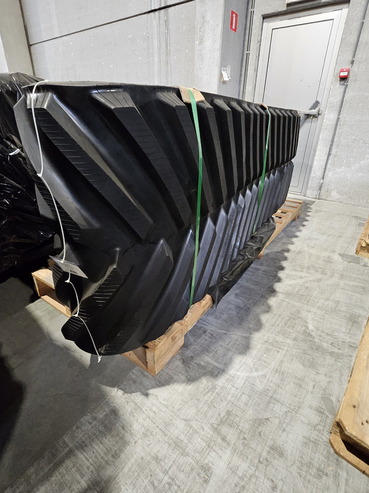 CASE IH Quatrac 30"x6"x42 & 36"x6"x42 - Track for Tracked tractor: picture 4 CASE IH Quatrac 30"x6"x42 & 36"x6"x42 - Track for Tracked tractor: picture 4