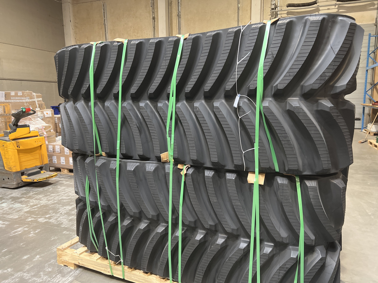 Rubber track for Claas Lexion Terratrac 25", 30" & 36" - Track for Combine harvester: picture 3 Rubber track for Claas Lexion Terratrac 25", 30" & 36" - Track for Combine harvester: picture 3