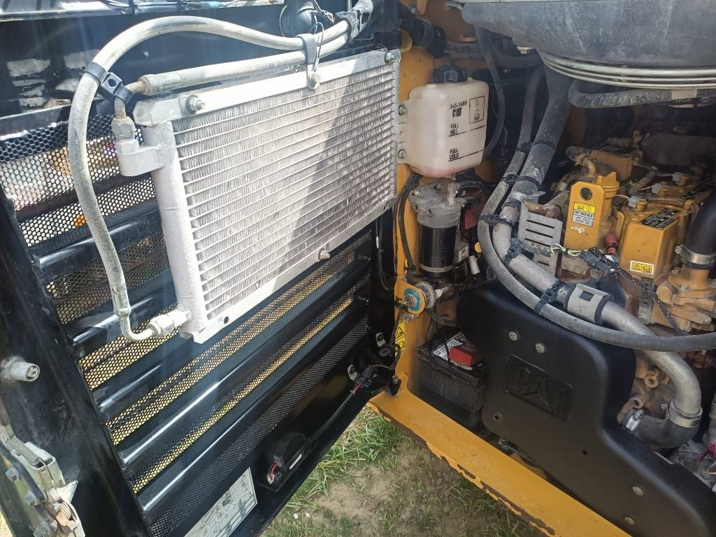 Skid steer loader CATERPILLAR 262 D   XPS: picture 9