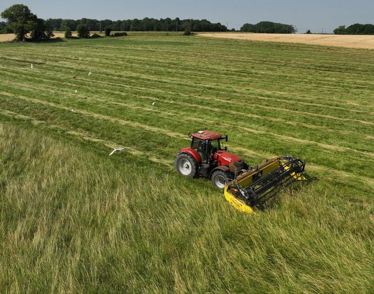 Honey Bee ST 30 - BANDSCHWADMÄHWERK - Grain header: picture 1 Honey Bee ST 30 - BANDSCHWADMÄHWERK - Grain header: picture 1