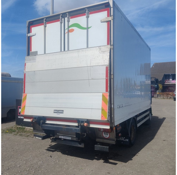 Renault Midlum-With-Hanging-Work-In-The-Fridge - Refrigerator truck: picture 4 Renault Midlum-With-Hanging-Work-In-The-Fridge - Refrigerator truck: picture 4