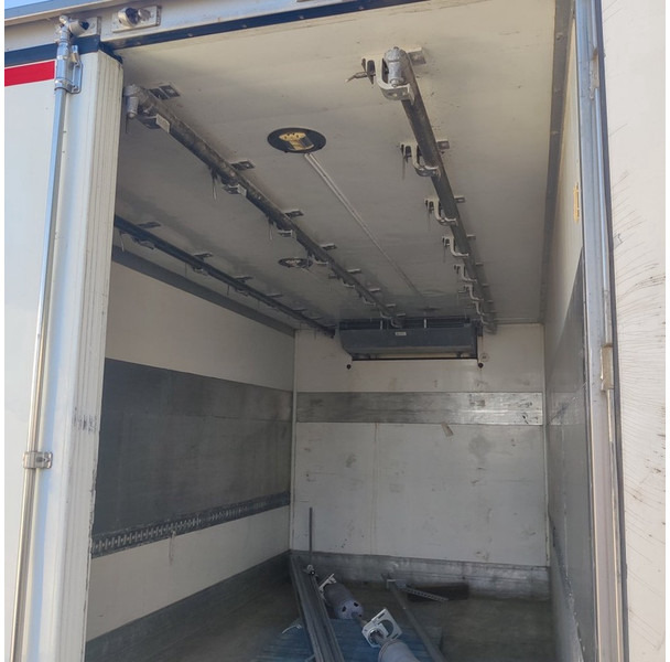 Refrigerator truck Renault Midlum-With-Hanging-Work-In-The-Fridge: picture 14