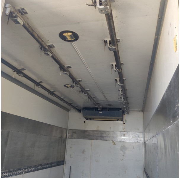 Refrigerator truck Renault Midlum-With-Hanging-Work-In-The-Fridge: picture 15