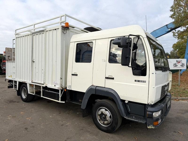 MAN 10.225 LC CLOSED BOX / KOFFER - DOKA - MANUAL GEARBOX - *344.000km* - STEEL SPRING / BLATT / LAMES - BE TRUCK - Box truck: picture 1 MAN 10.225 LC CLOSED BOX / KOFFER - DOKA - MANUAL GEARBOX - *344.000km* - STEEL SPRING / BLATT / LAMES - BE TRUCK - Box truck: picture 1
