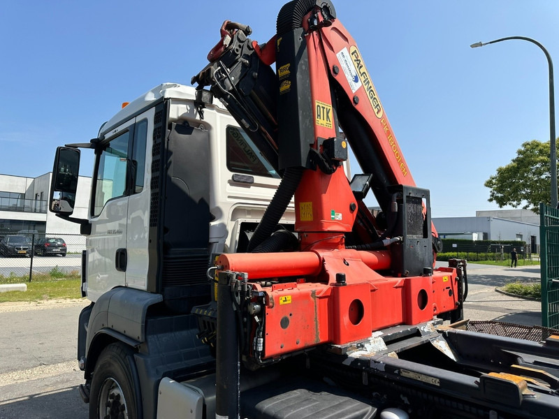 Hook lift truck, Crane truck MAN TGS 35.400 8x4 TRIDEM HOOKLIFT T22 + CRANE PALFINGER PK 18001 EH + RADIO - EURO 5 - LIFT/STEERING AXLE - BE TRUCK: picture 16
