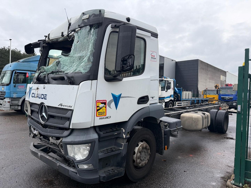 Mercedes-Benz ANTOS 1830 - 4x2 (8m90) CHASSIS CABINE - 19T - A/C - TAILLIFT - *440.000km* - EURO 6 - ENGINE + GEARBOX + CHASSIS = OK - Cab chassis truck: picture 3 Mercedes-Benz ANTOS 1830 - 4x2 (8m90) CHASSIS CABINE - 19T - A/C - TAILLIFT - *440.000km* - EURO 6 - ENGINE + GEARBOX + CHASSIS = OK - Cab chassis truck: picture 3