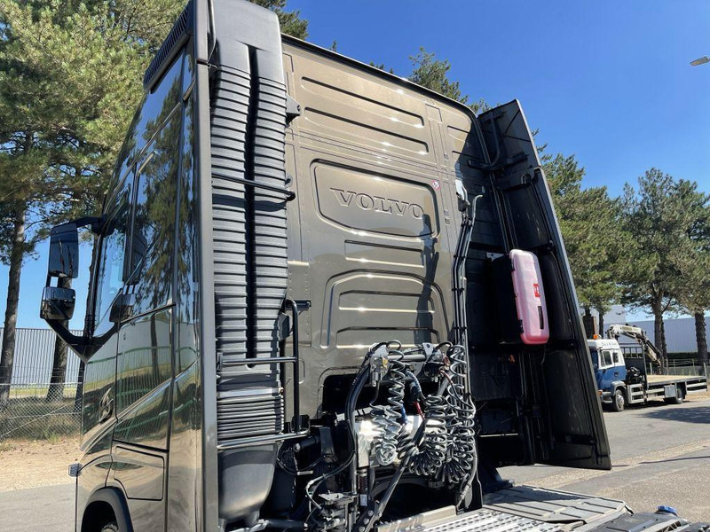 Volvo FH 460 ADR ACC + Dynamic Steering - I-park Cool - Lane Keeping Support - collision warning - leather - ... BE Truck - Tractor unit: picture 3 Volvo FH 460 ADR ACC + Dynamic Steering - I-park Cool - Lane Keeping Support - collision warning - leather - ... BE Truck - Tractor unit: picture 3