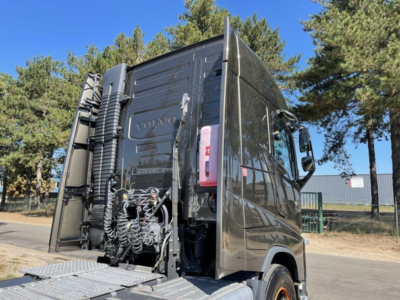 Volvo FH 460 ADR ACC + Dynamic Steering - I-park Cool - Lane Keeping Support - collision warning - leather - ... BE Truck - Tractor unit: picture 4 Volvo FH 460 ADR ACC + Dynamic Steering - I-park Cool - Lane Keeping Support - collision warning - leather - ... BE Truck - Tractor unit: picture 4