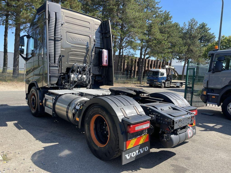 Volvo FH 460 LNG GAS ADR - ACC + Dynamic Steering - I-park Cool - Lane Keeping Support - collision warning - leather - ... BE Truck - Tractor unit: picture 4 Volvo FH 460 LNG GAS ADR - ACC + Dynamic Steering - I-park Cool - Lane Keeping Support - collision warning - leather - ... BE Truck - Tractor unit: picture 4