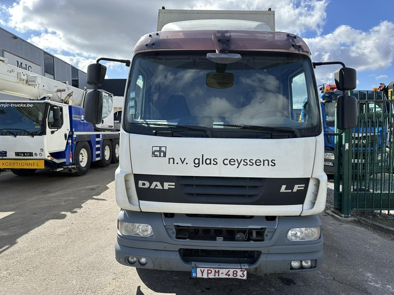 DAF LF 55.250 12T - GLASTRANSPORT / GLASRESTEEL - AIR SUSPENSION - EURO 4 - BELGIAN REGISTRATION - Truck: picture 2 DAF LF 55.250 12T - GLASTRANSPORT / GLASRESTEEL - AIR SUSPENSION - EURO 4 - BELGIAN REGISTRATION - Truck: picture 2