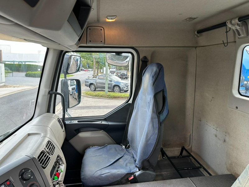 Truck Renault MIDLUM 280dxi 4x4 18m SKYLIFT / HUBARBEITSBÜHNE - COMILEV 180 TP - NACELLE / HOOGWERKER - 182.000km - MANUAL - GOOD CONDITION: picture 12 Truck Renault MIDLUM 280dxi 4x4 18m SKYLIFT / HUBARBEITSBÜHNE - COMILEV 180 TP - NACELLE / HOOGWERKER - 182.000km - MANUAL - GOOD CONDITION: picture 12