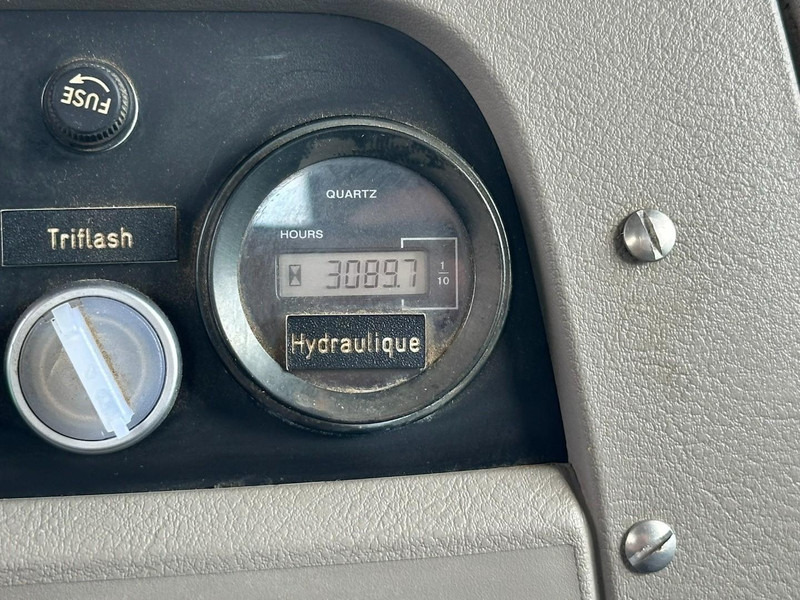 Truck Renault MIDLUM 280dxi 4x4 18m SKYLIFT / HUBARBEITSBÜHNE - COMILEV 180 TP - NACELLE / HOOGWERKER - 182.000km - MANUAL - GOOD CONDITION: picture 14 Truck Renault MIDLUM 280dxi 4x4 18m SKYLIFT / HUBARBEITSBÜHNE - COMILEV 180 TP - NACELLE / HOOGWERKER - 182.000km - MANUAL - GOOD CONDITION: picture 14