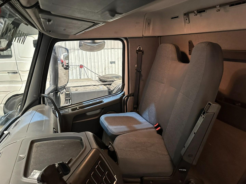 Curtainsider truck Volvo FM 330 4x2 BOX 7m x 2m48 x 2m75 - 542.000km - EURO 5 - I SHIFT - 19T - A/C - LARGE TAILLIFT: picture 12