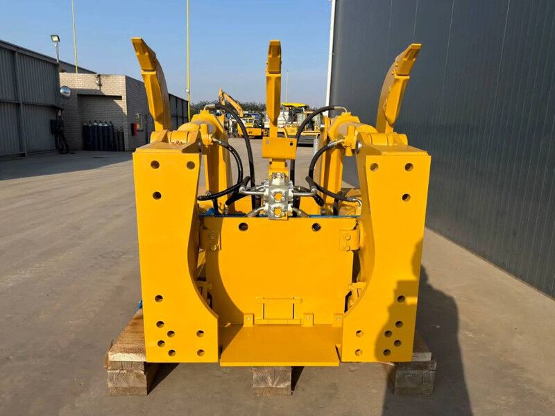 Cat D8GC Multi Shank Ripper - Attachment for Construction machinery: picture 2 Cat D8GC Multi Shank Ripper - Attachment for Construction machinery: picture 2