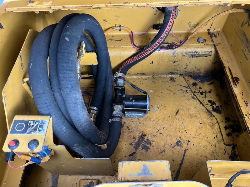 Crawler excavator Cat 320D L: picture 16