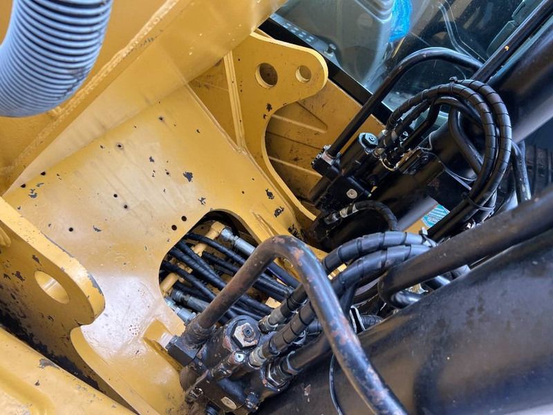 Crawler excavator Cat 320D L: picture 17