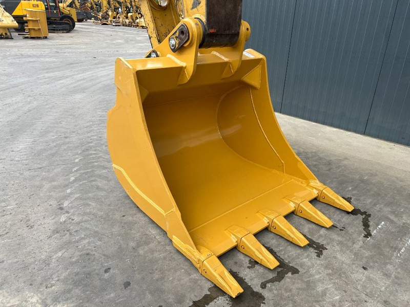 Crawler excavator Cat 320D L: picture 12