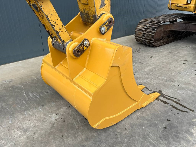 Crawler excavator Cat 320D L: picture 13