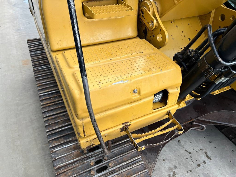 Crawler excavator Cat 320D L: picture 15