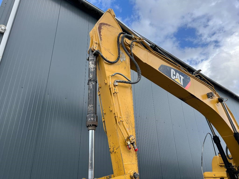 Crawler excavator Cat 320D L: picture 14