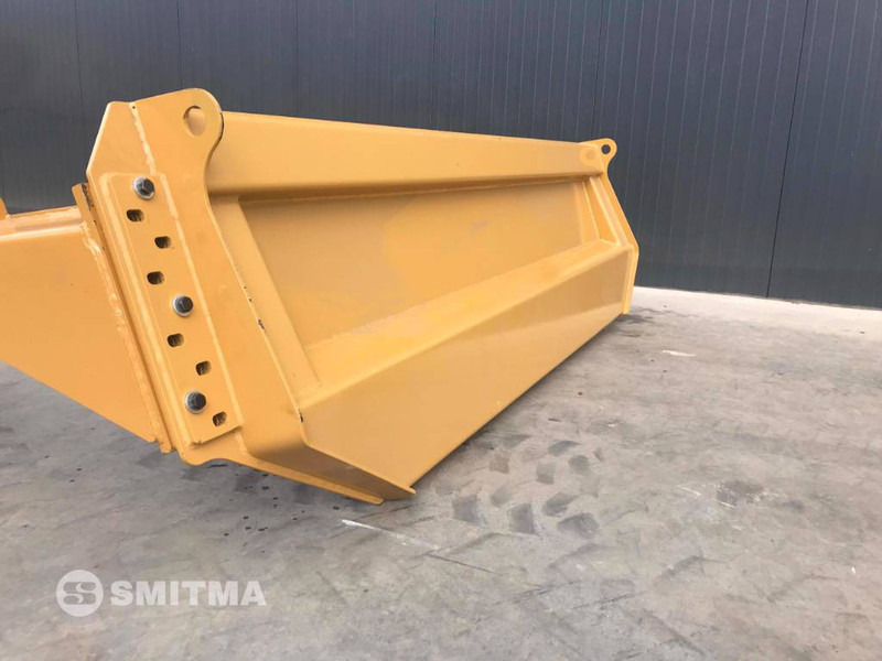 Cat 730C - Tail lift for Construction machinery: picture 2 Cat 730C - Tail lift for Construction machinery: picture 2