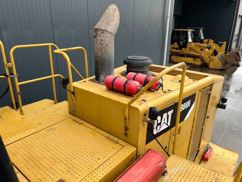 Wheel loader Cat 988H: picture 16