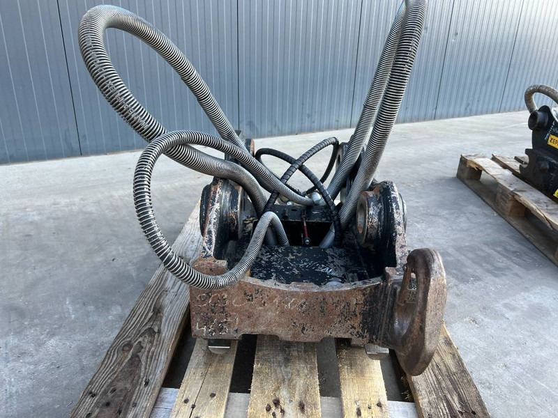 OilQuick OQ65 - M314F / M316F / M318F - Quick coupler for Construction machinery: picture 2 OilQuick OQ65 - M314F / M316F / M318F - Quick coupler for Construction machinery: picture 2